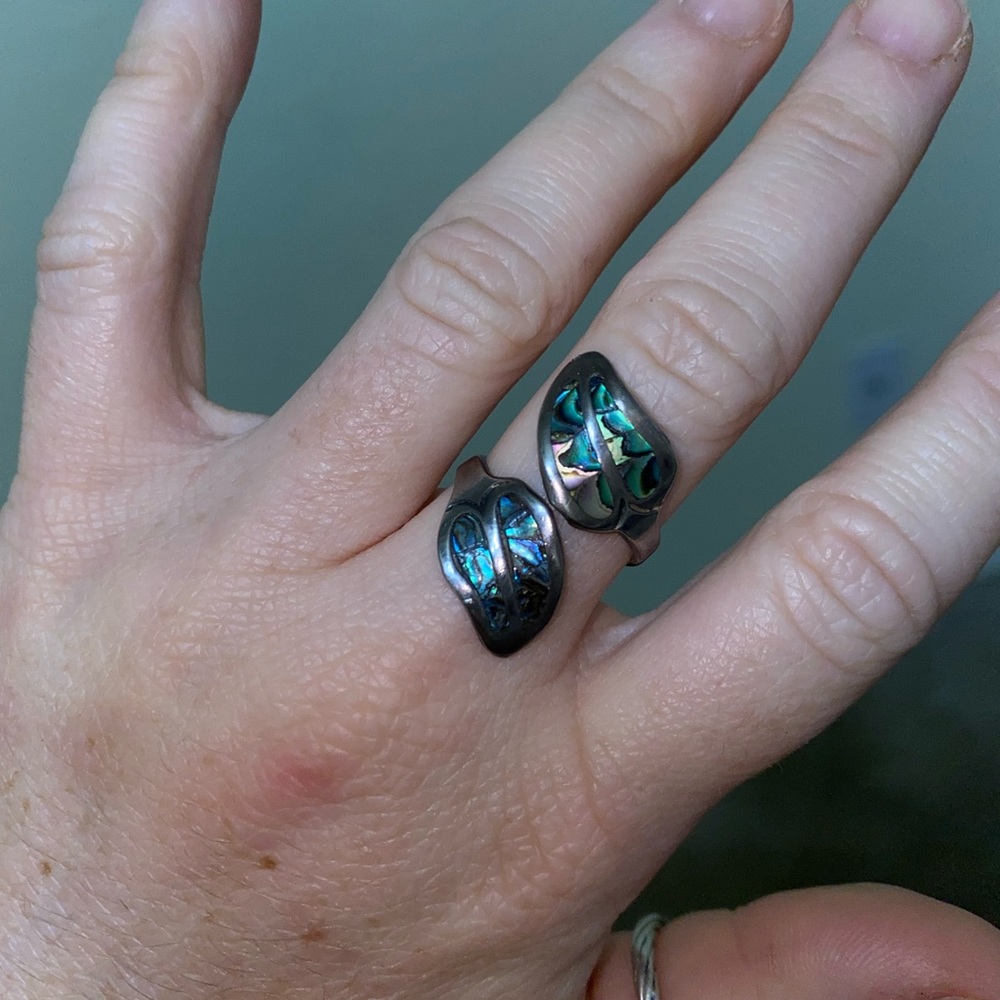 Abalone and Silver Adjustable Vintage Ring - Picture 4 of 6